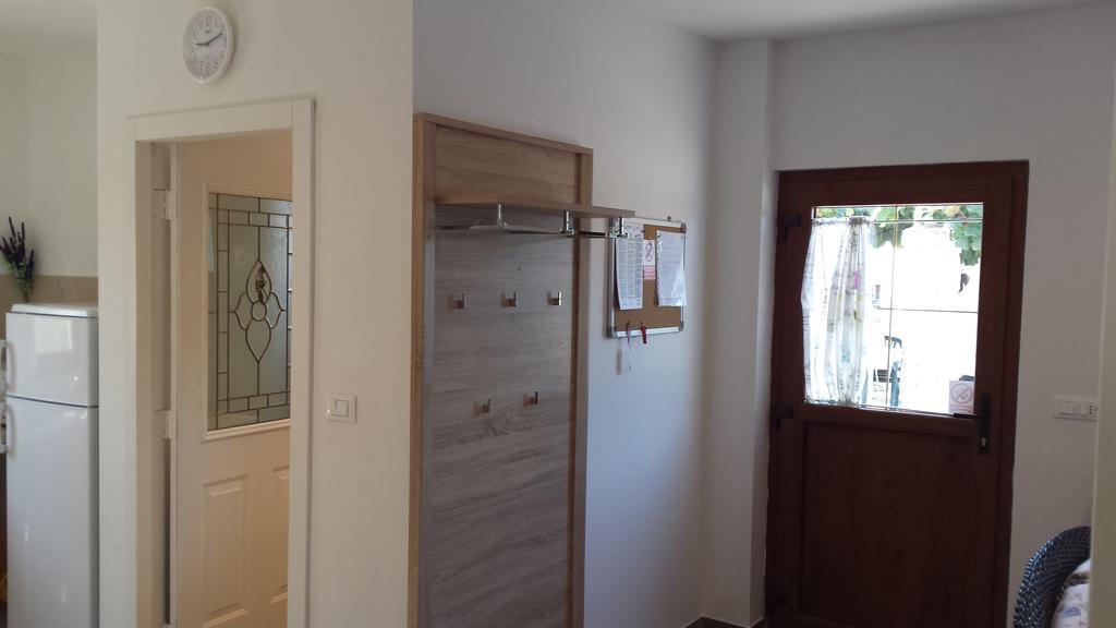 Abba Apartment Sveti Lovrec Pazenaticki Екстер'єр фото