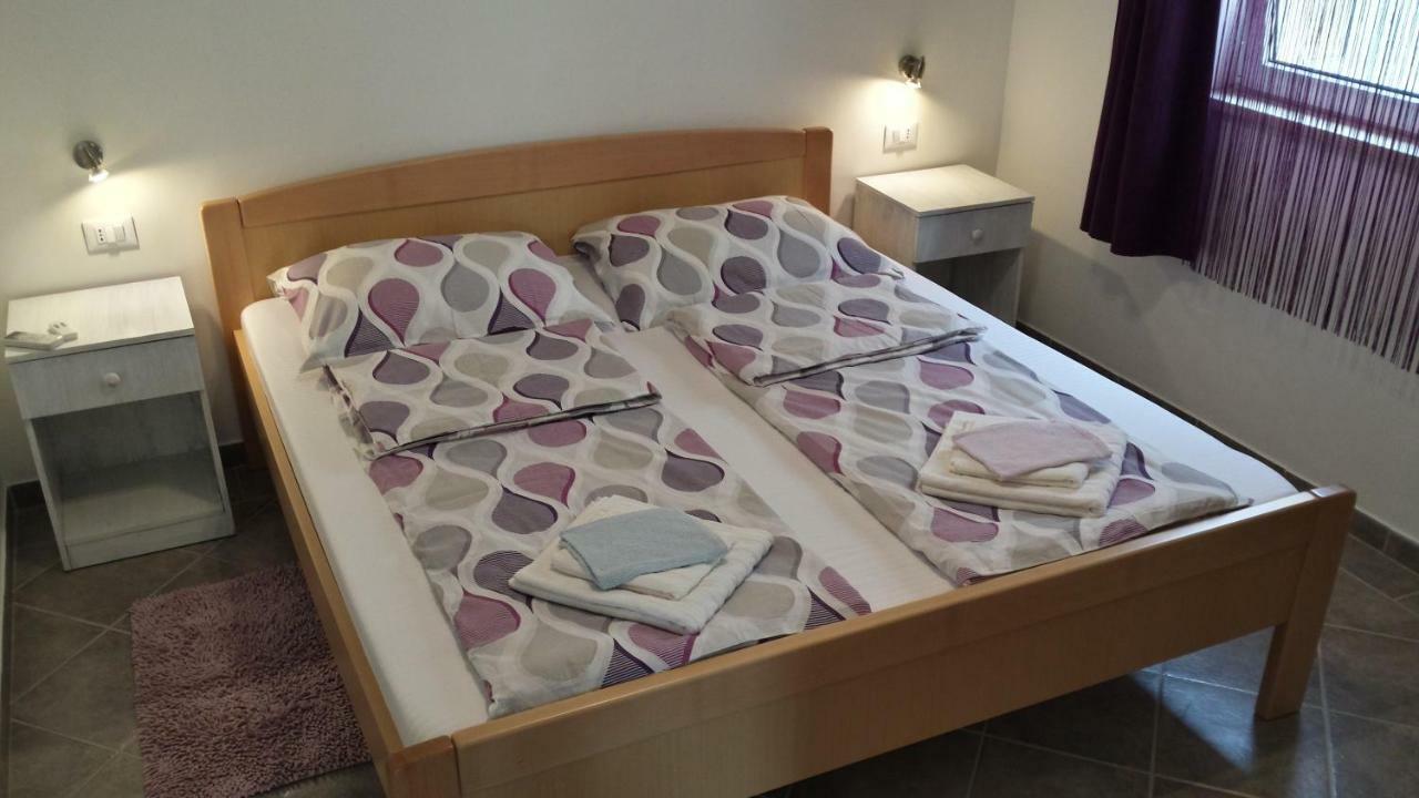Abba Apartment Sveti Lovrec Pazenaticki Екстер'єр фото