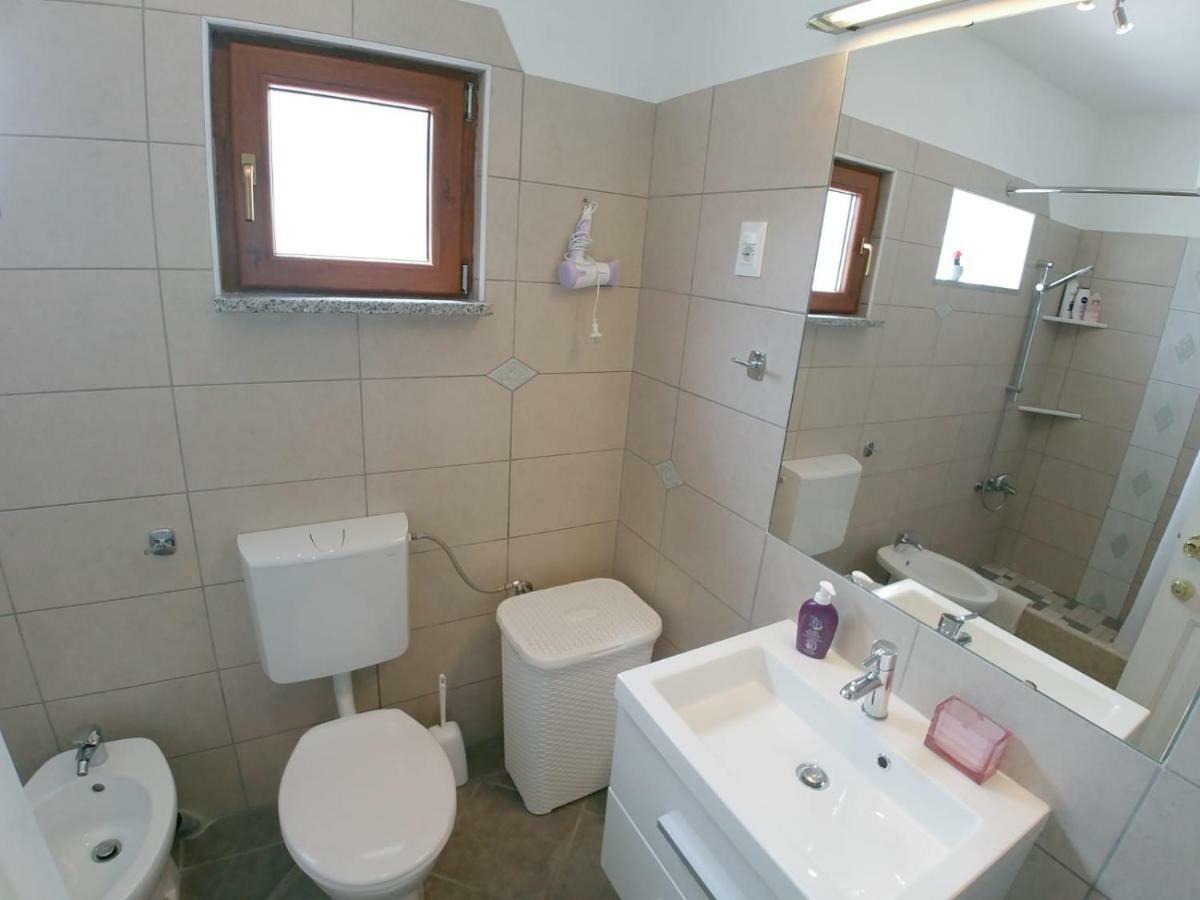 Abba Apartment Sveti Lovrec Pazenaticki Екстер'єр фото
